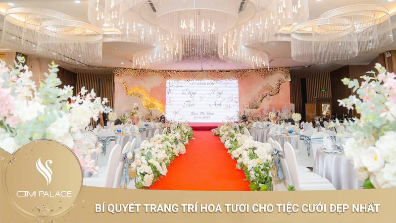 Backdrop đám cưới với hoa hồng tươi thắm, lãng mạn