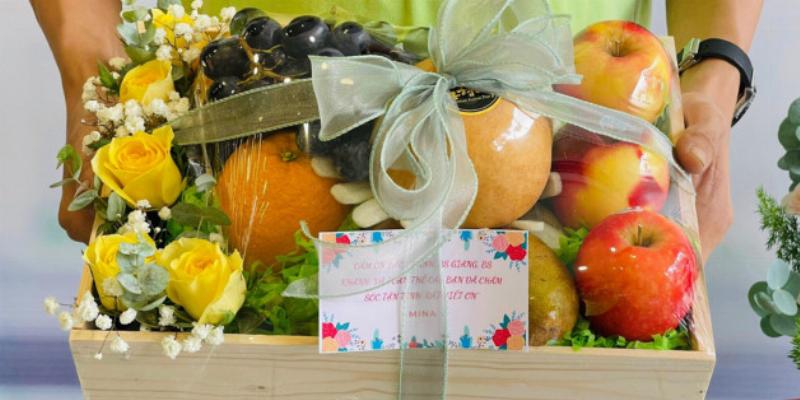 Biến tấu bó hoa dâu tây với chocolate và hoa baby