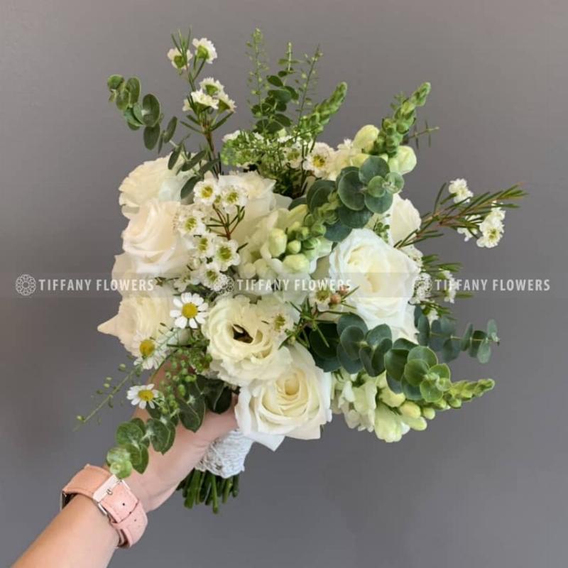 Bó hoa nhỏ cầm tay tinh tế