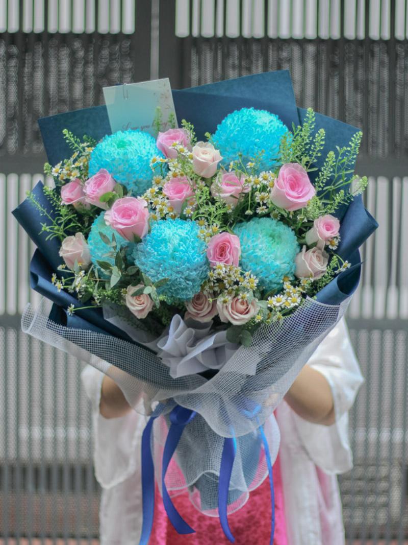 Bó hoa xanh dương tặng sinh nhật sang trọng và tinh tế