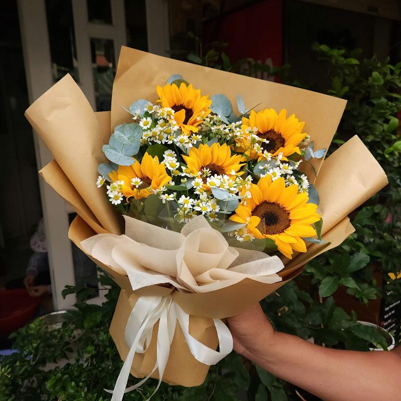 Cách chăm sóc bó hoa hướng dương 5 bông để tươi lâu