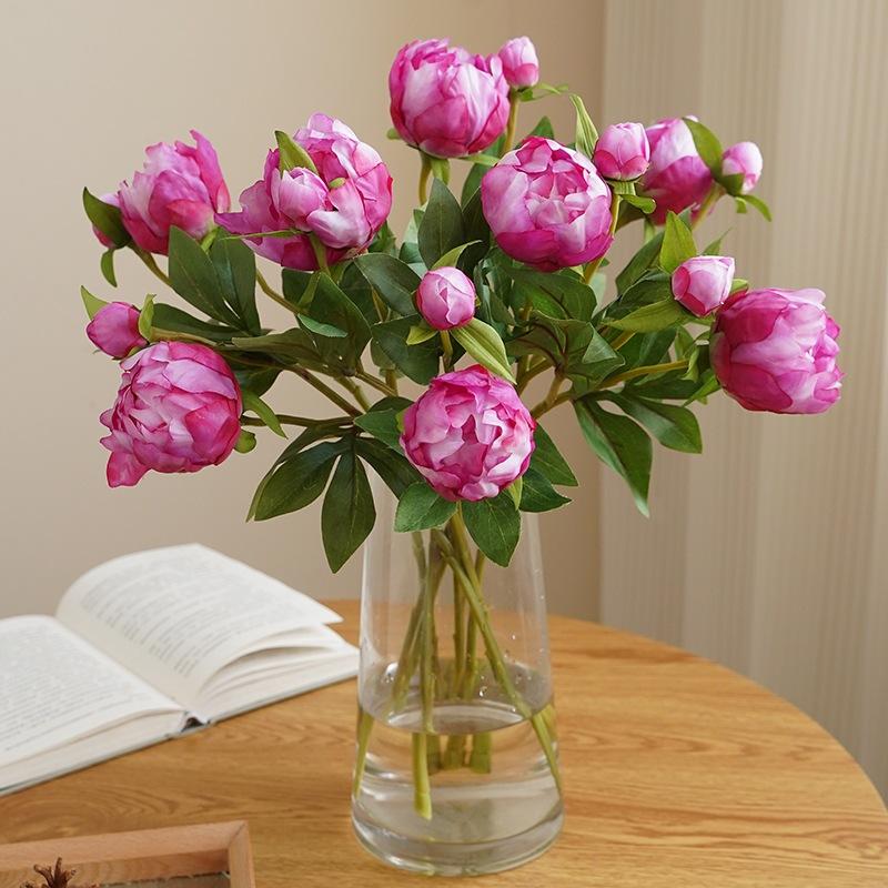 Khach hang nhan hoa hong nhung da lat tu lela flower