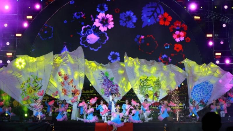 cach-cam-hoa-kho-lavender-da-lat-tao-nen-nhung-tac-pham-nghe-thuat