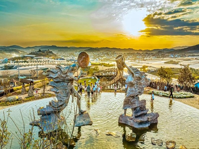 Kết nối tình yêu thiên nhiên qua hoa và dâu tây