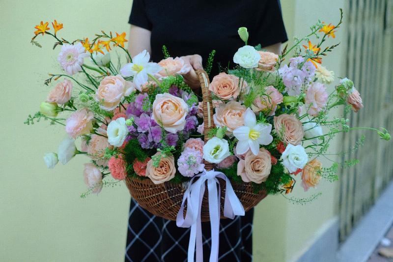 Bó hoa hồng xanh lá tặng bạn bè tượng trưng cho sự phát triển và bền chặt của tình bạn