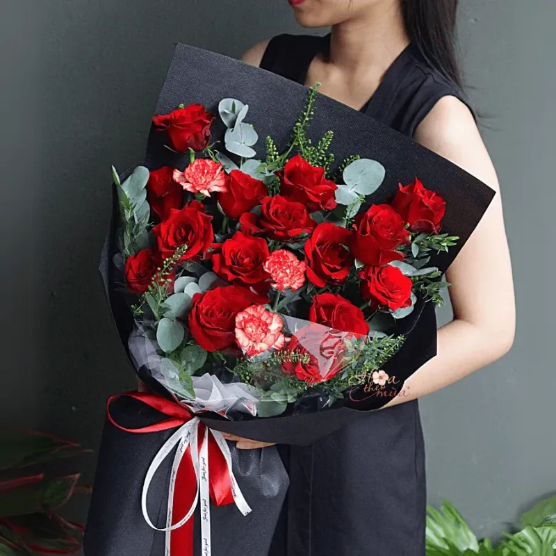 Bó hoa bi trắng tinh khôi, biểu tượng của tình yêu vĩnh cửu và sự trong sáng, là món quà tinh tế cho ngày 8 tháng 3.