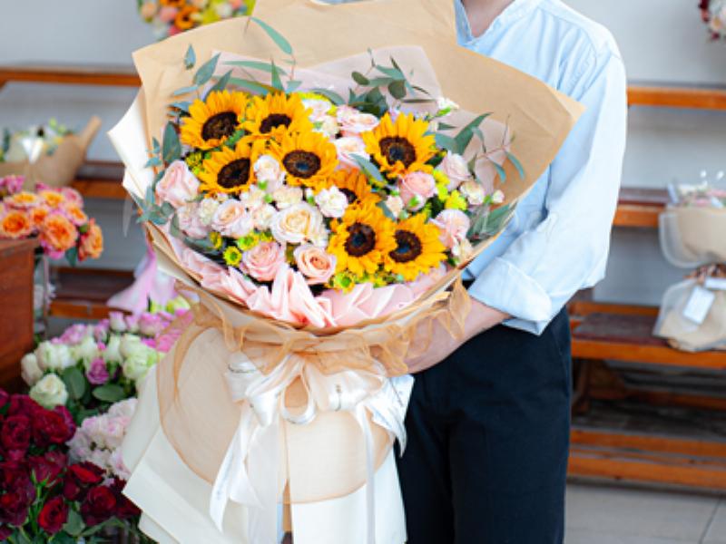 Chon hoa chuc mung sinh nhat phu hop voi ca tinh nguoi nhan