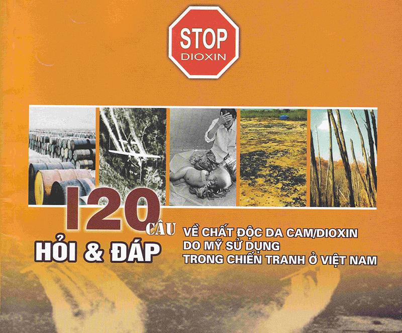 Một cuốn sách hoặc màn hình máy tính hiển thị các thông tin về các loại hoa khác nhau và giá của chúng, biểu thị việc nghiên cứu trước khi mua.