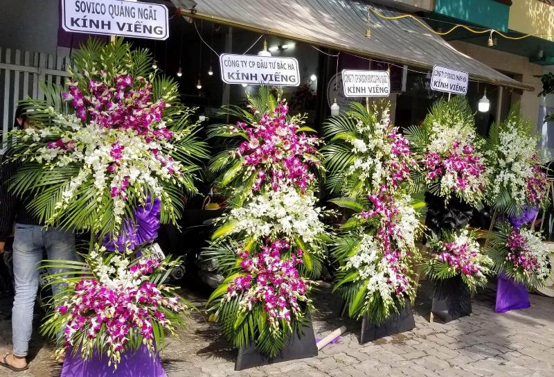 Hoa loa kèn trắng cho các dịp khác nhau, từ cưới hỏi đến chia buồn
