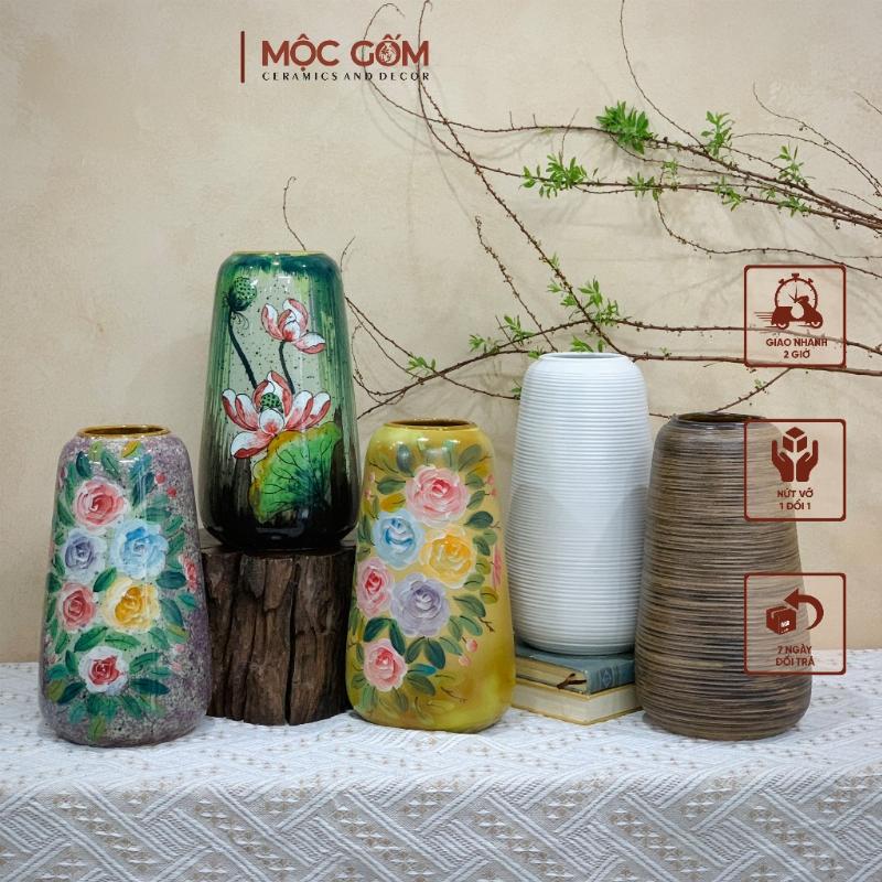 Cách cắm hoa loa kèn Hà Nội đẹp tinh tế trong bình gốm
